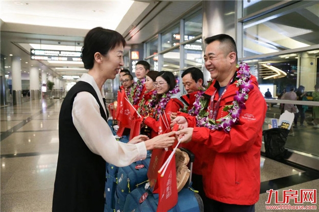 大唐地产总裁郝胜春率福信戈三战队夺得戈壁挑战赛冠军——九房网 大唐地产总裁郝胜春率福信戈三战队夺得戈壁挑战赛冠军——九房网