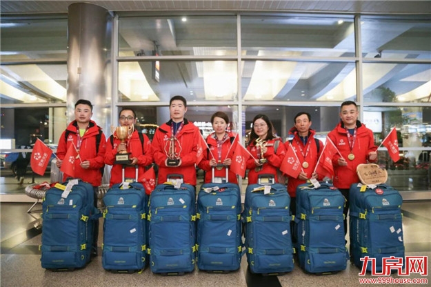 大唐地产总裁郝胜春率福信戈三战队夺得戈壁挑战赛冠军——九房网 大唐地产总裁郝胜春率福信戈三战队夺得戈壁挑战赛冠军——九房网