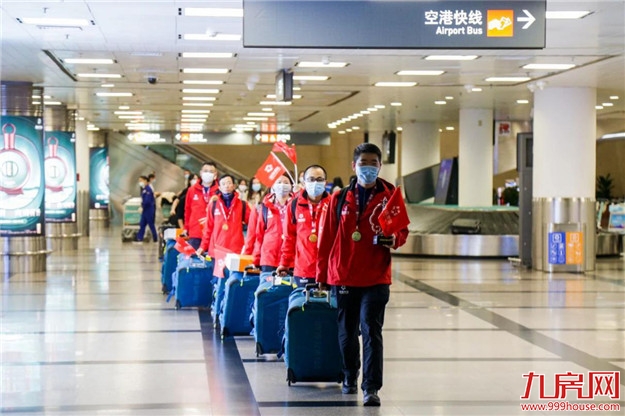 大唐地产总裁郝胜春率福信戈三战队夺得戈壁挑战赛冠军——九房网 大唐地产总裁郝胜春率福信戈三战队夺得戈壁挑战赛冠军——九房网