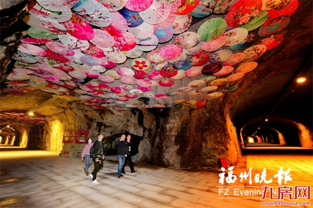 乌山人防地下通道春节前完成改造 顶部用油纸伞装饰——九房网