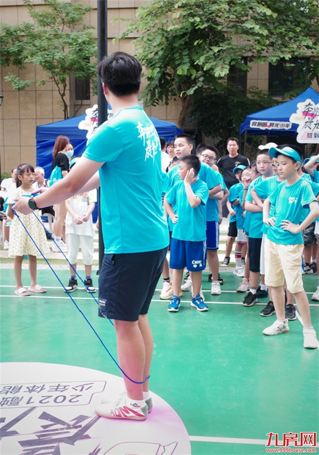 开学第一个周末,这群融侨少年用奔跑迎接晨光!——九房网 开学第一个周末,这群融侨少年用奔跑迎接晨光!——九房网