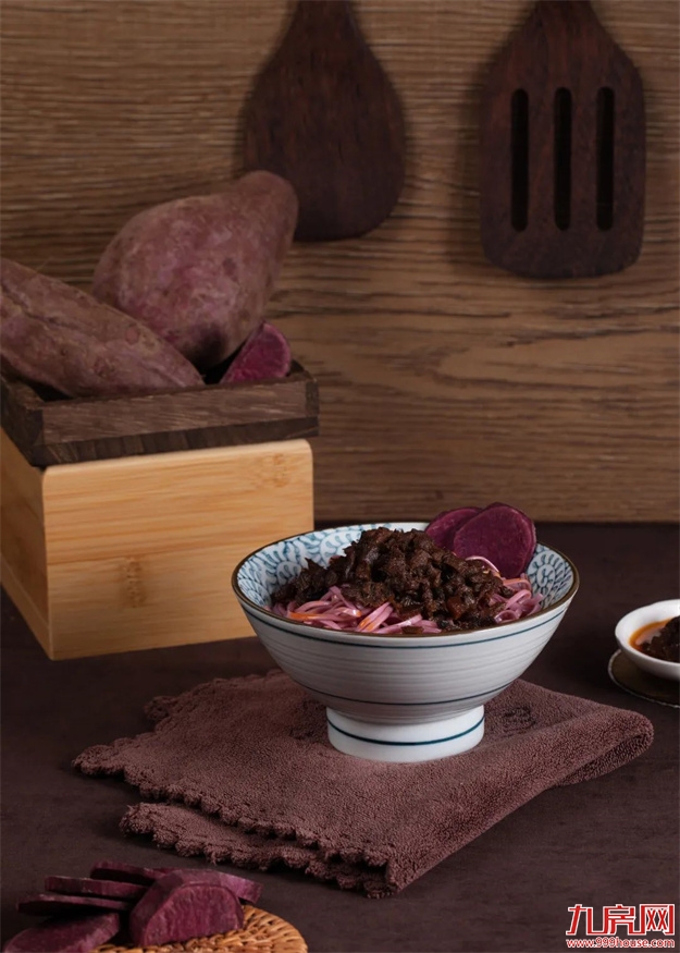 枫叶正红 美好映月丨一碗长寿面，重阳敬老情——九房网