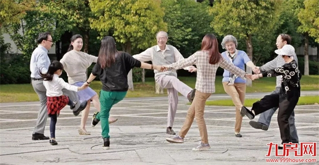 枫叶正红 美好映月丨一碗长寿面，重阳敬老情——九房网