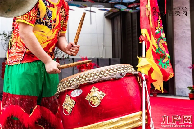 荣归府门|岚湾正荣府盛大交付，臻启风雅人居——九房网