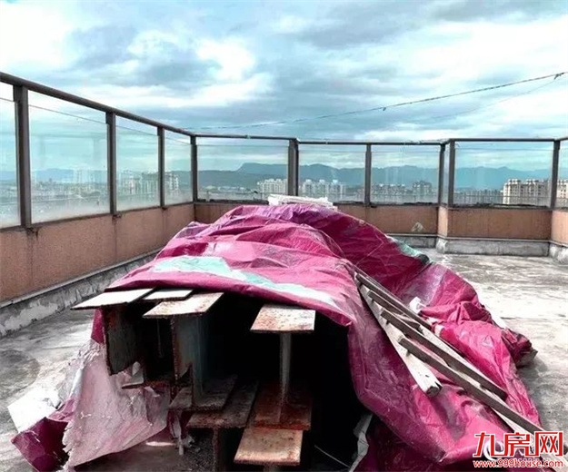 人民网报道！10年“屹立不倒”，福州惊现“最牛”违建！——九房网