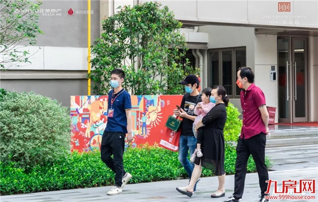 实探!滨江正荣府交付现场,一大波实景照流出——九房网 实探!滨江正荣府交付现场,一大波实景照流出——九房网