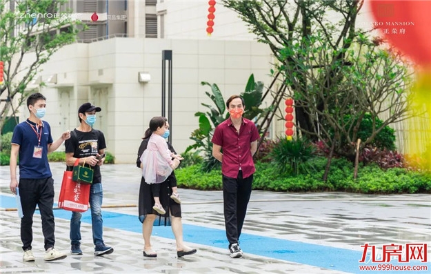 实探!滨江正荣府交付现场,一大波实景照流出——九房网 实探!滨江正荣府交付现场,一大波实景照流出——九房网