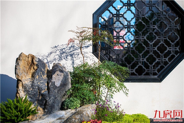 提前感受范本式交付力 龙湖兰园·天序探园获媒体点赞——九房网 提前感受范本式交付力 龙湖兰园·天序探园获媒体点赞——九房网